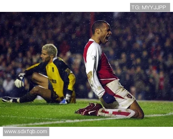 足球明星深情瞬间捕捉展现他们背后的故事与情感之美