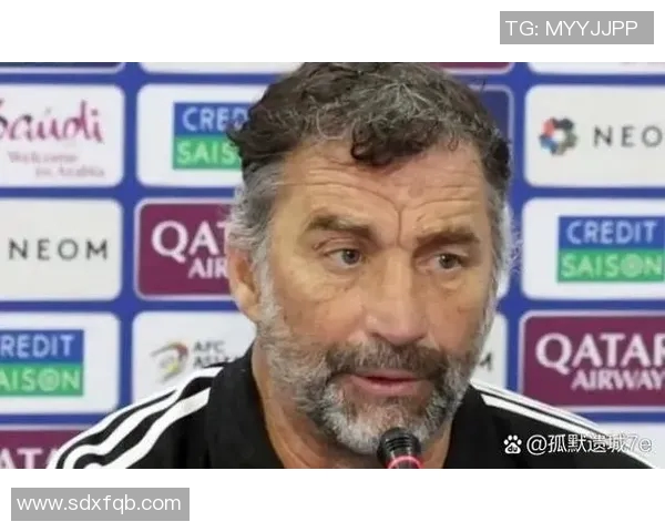 足球明星摆头视频揭秘他们的独特风格与场上魅力展现 足球明星摆头视频揭秘他们的独特风格与场上魅力展现