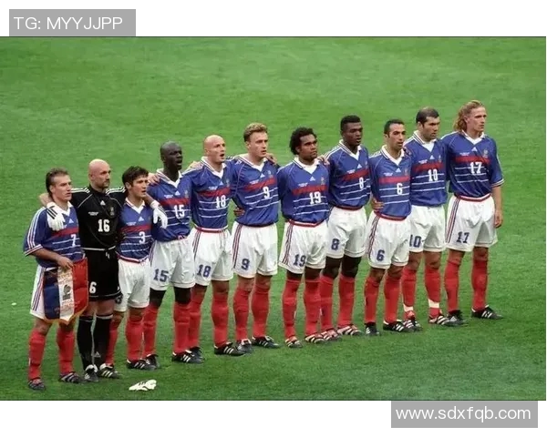 最荡气回肠的足球明星背后的传奇故事与辉煌时刻解析