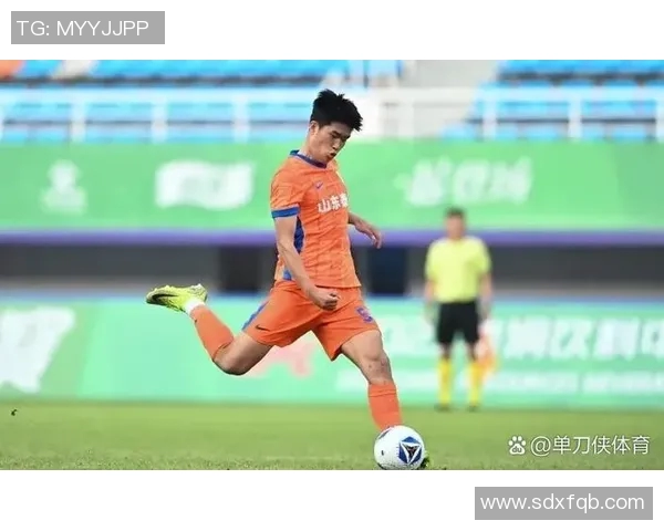 足球明星加盟上海球队引发热潮球迷期待新赛季精彩表现